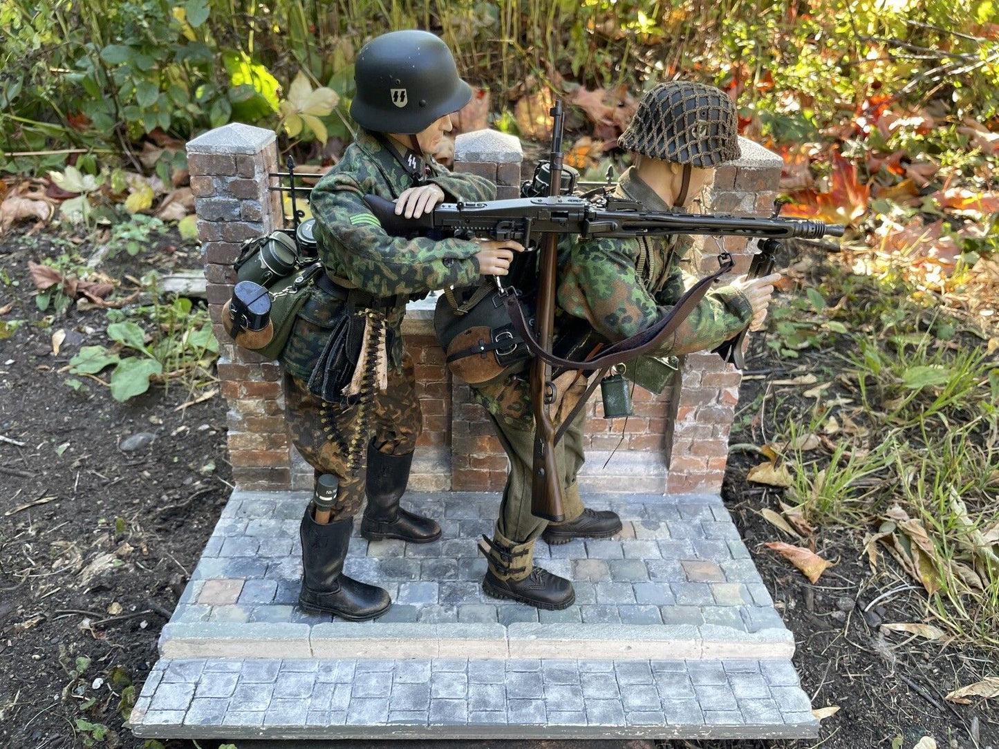 1/6 Scale German Waffen Ss Figures And Diorama Brick Fence