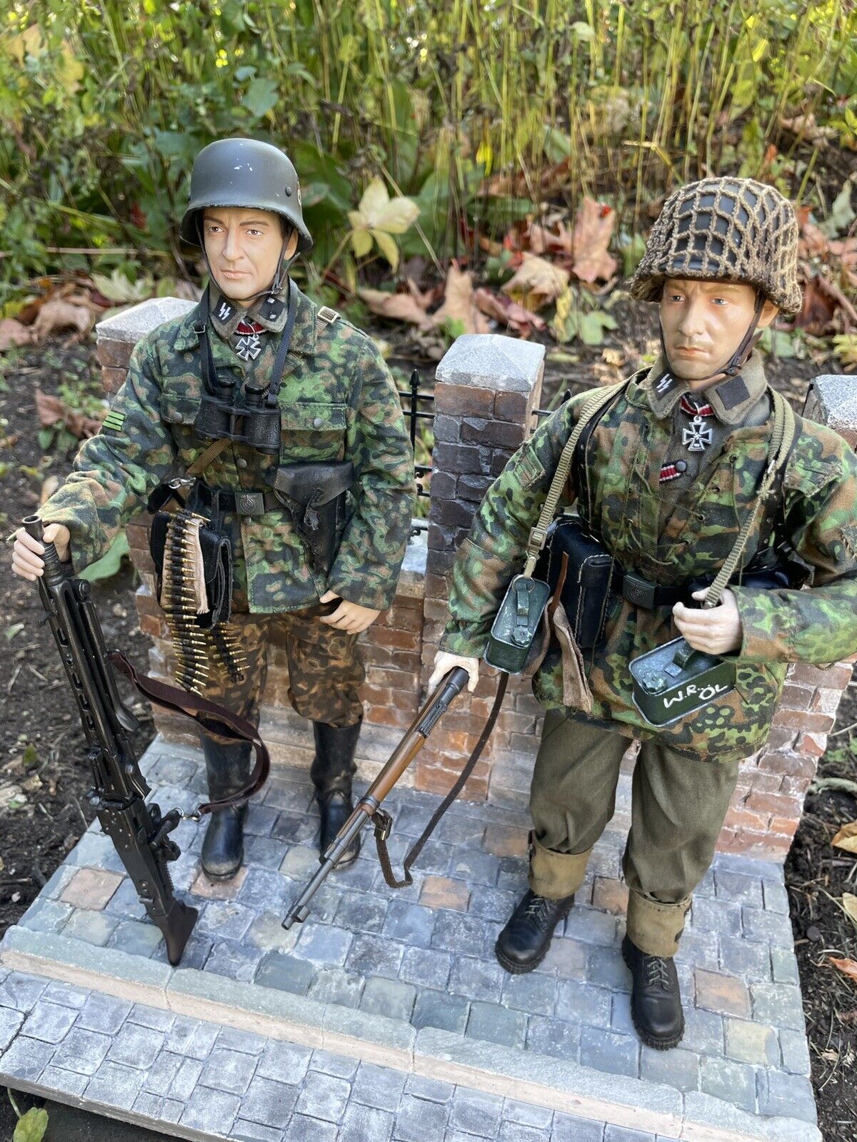 1/6 Scale German Waffen Ss Figures And Diorama Brick Fence