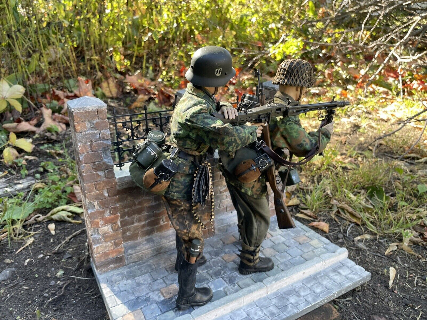 1/6 Scale German Waffen Ss Figures And Diorama Brick Fence