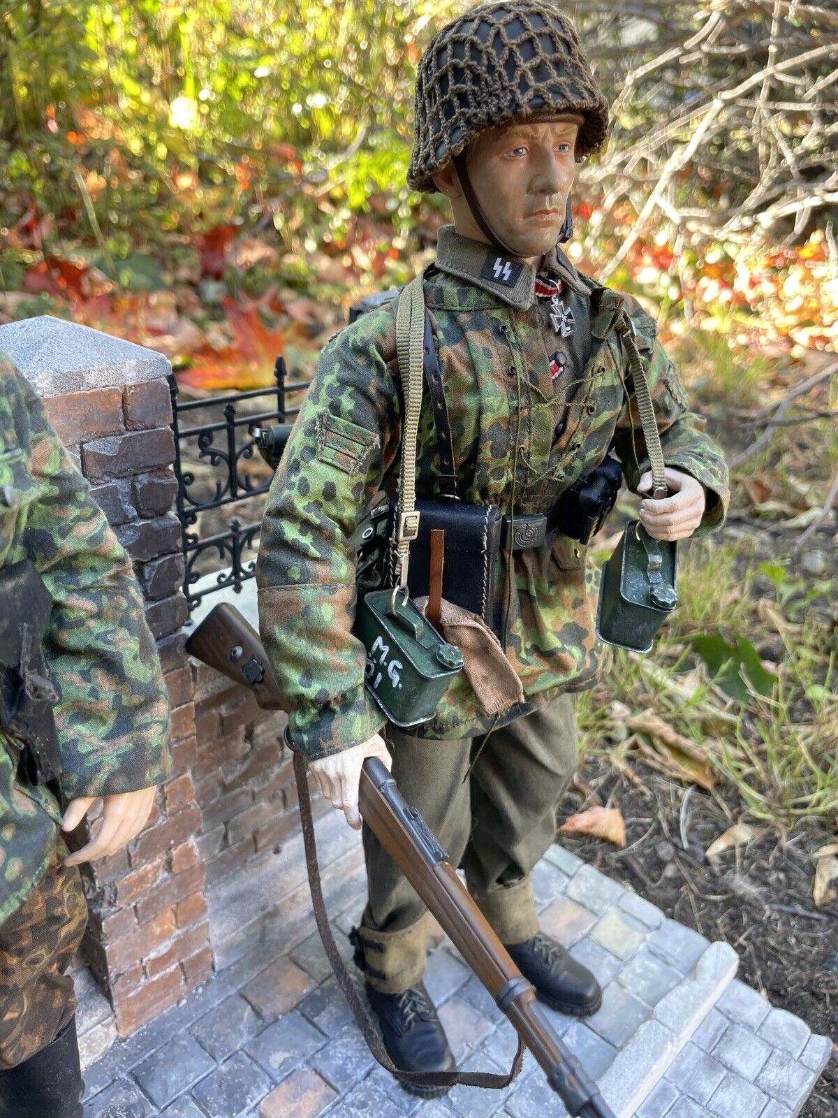 1/6 Scale German Waffen Ss Figures And Diorama Brick Fence