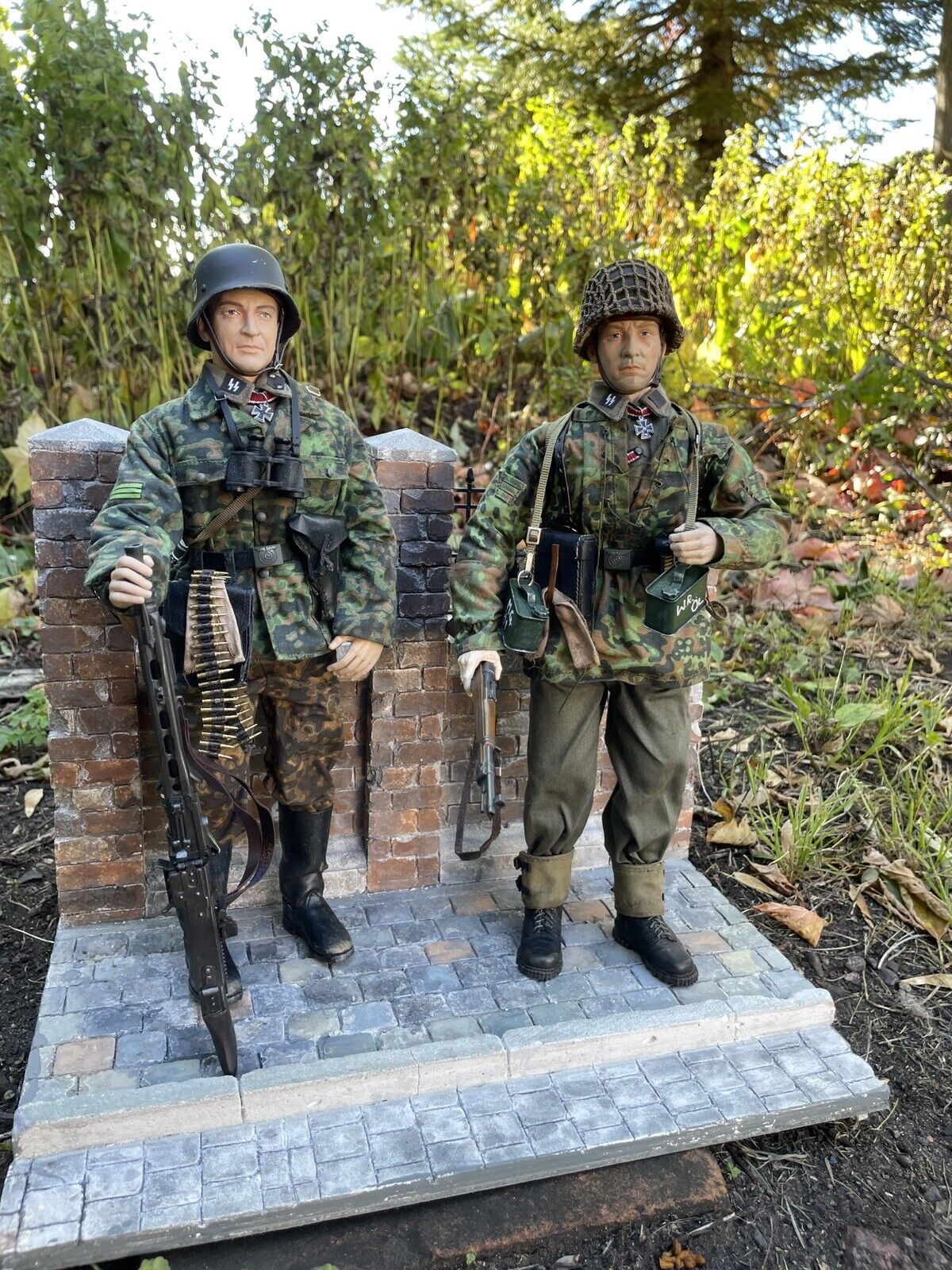 1/6 Scale German Waffen Ss Figures And Diorama Brick Fence