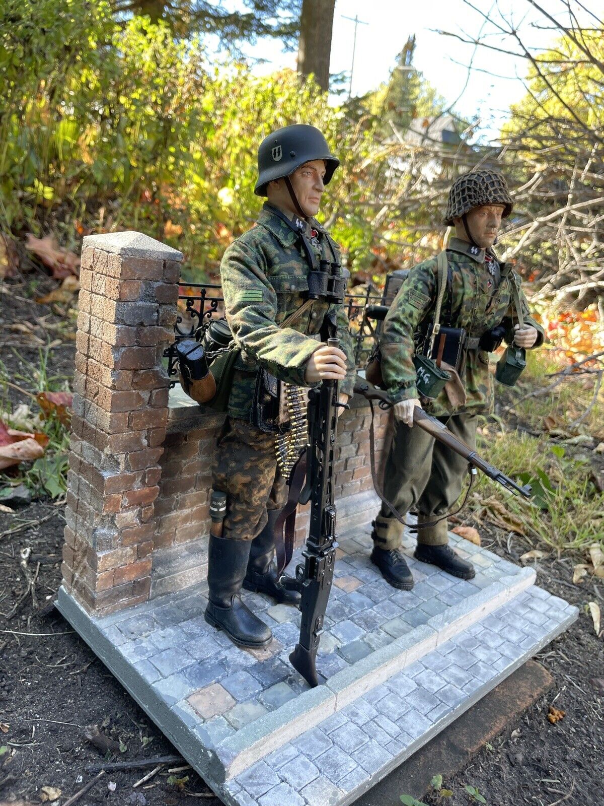 1/6 Scale German Waffen Ss Figures And Diorama Brick Fence