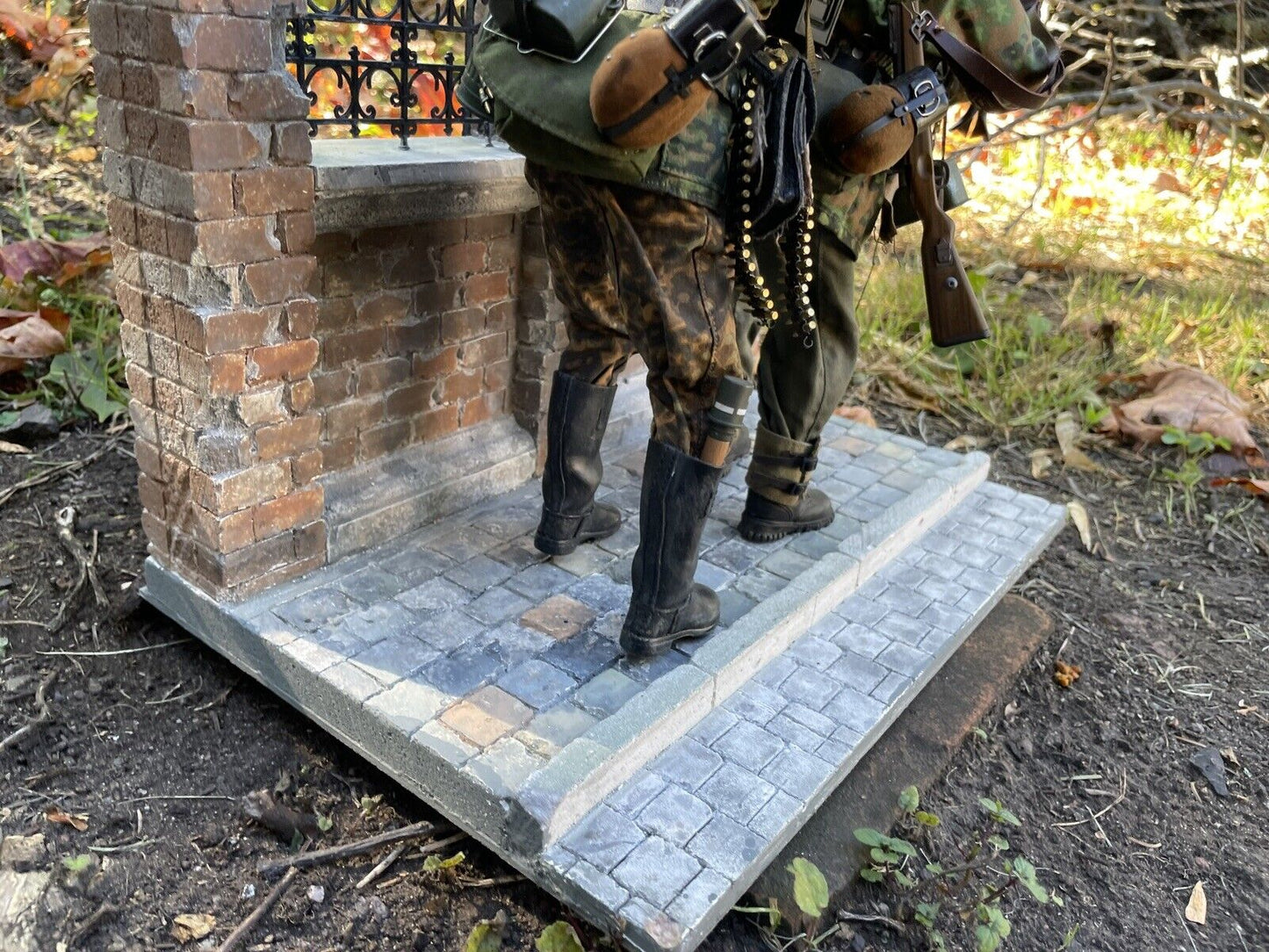 1/6 Scale German Waffen Ss Figures And Diorama Brick Fence